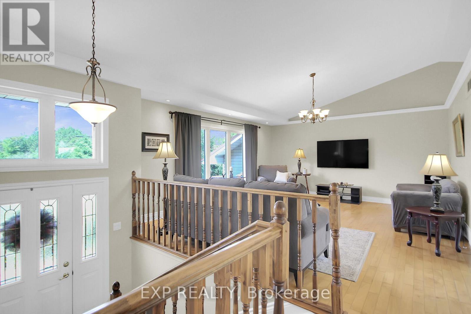 372 Stonehome Crescent, Mississippi Mills, Ontario  K0A 1A0 - Photo 7 - X12354644