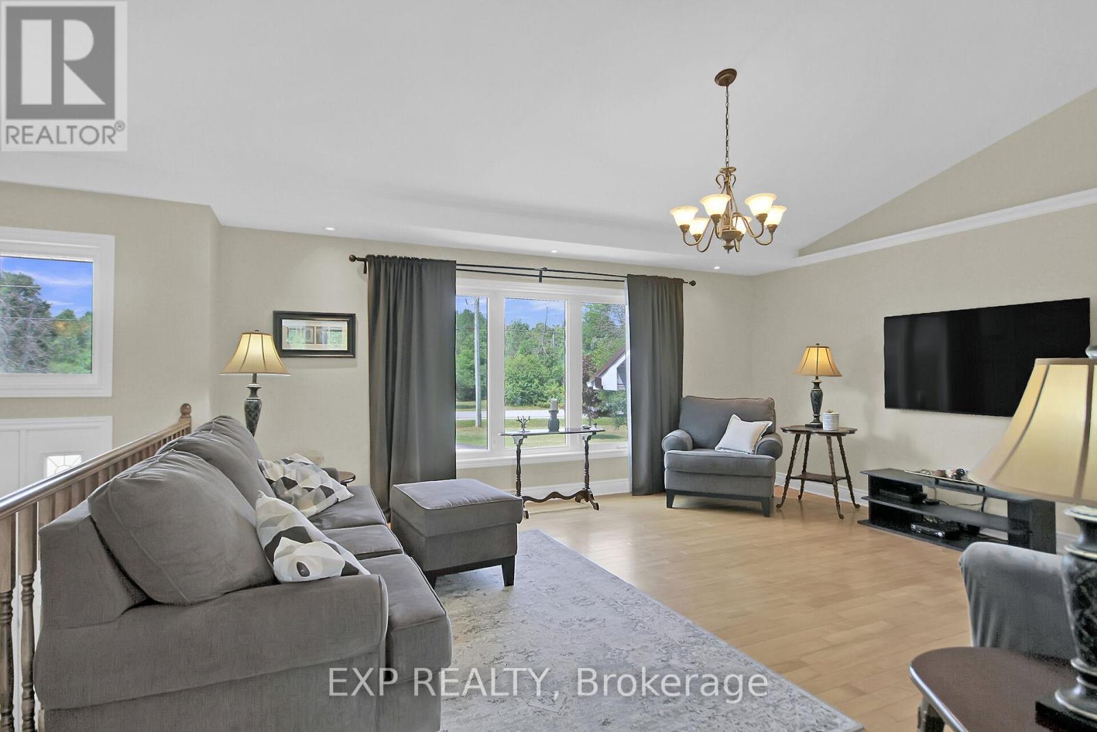 372 Stonehome Crescent, Mississippi Mills, Ontario  K0A 1A0 - Photo 8 - X12354644