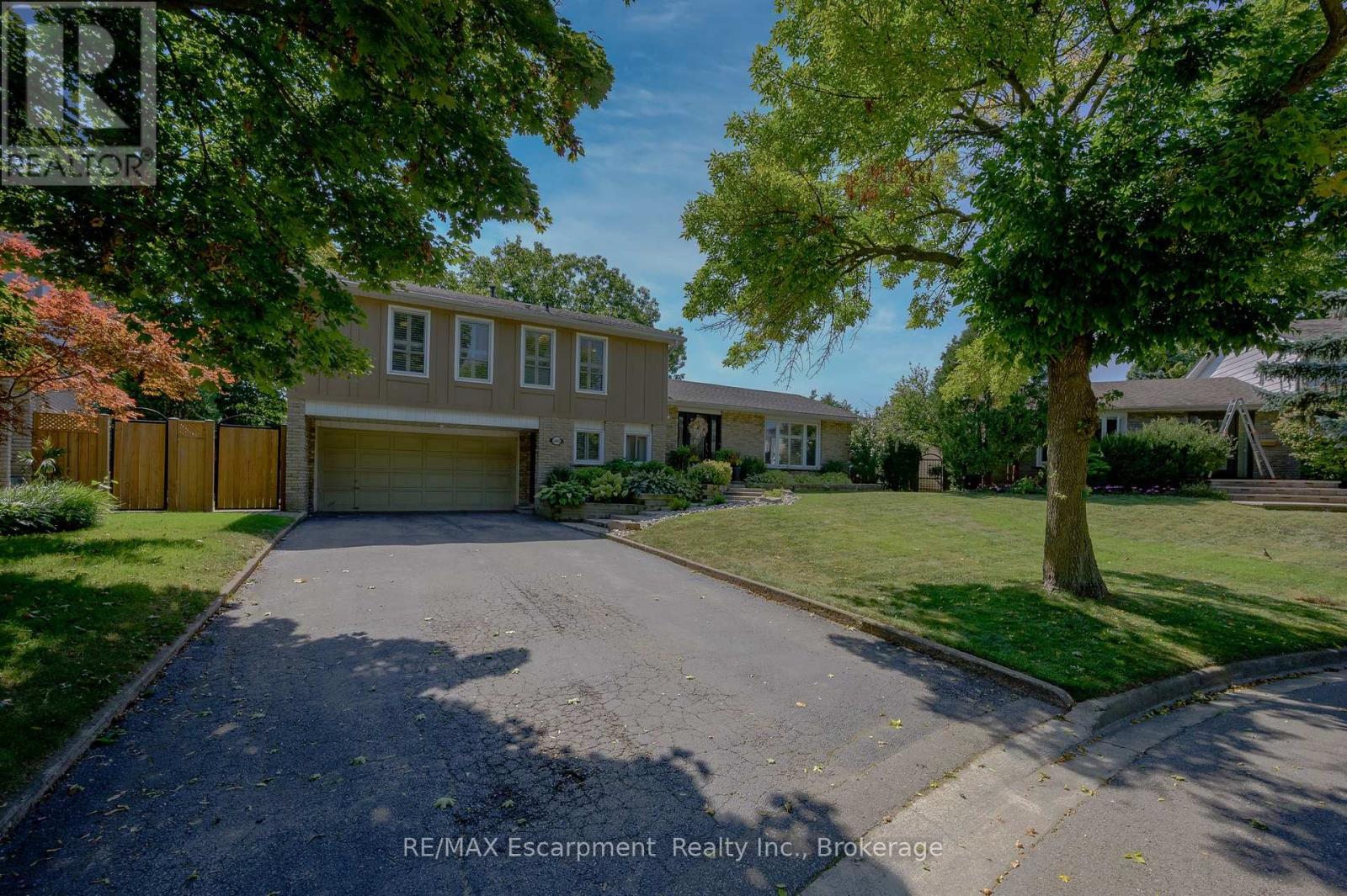 2482 Waterford Street, Oakville, Ontario  L6L 5E6 - Photo 2 - W12354652