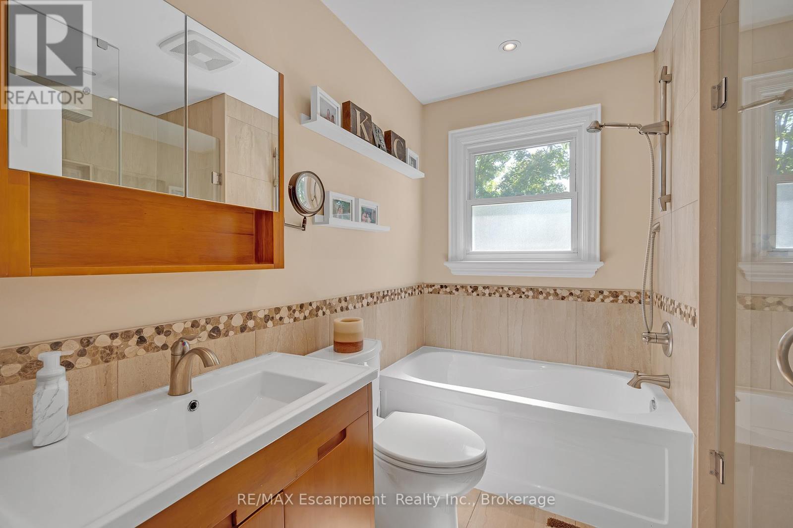 2482 Waterford Street, Oakville, Ontario  L6L 5E6 - Photo 22 - W12354652