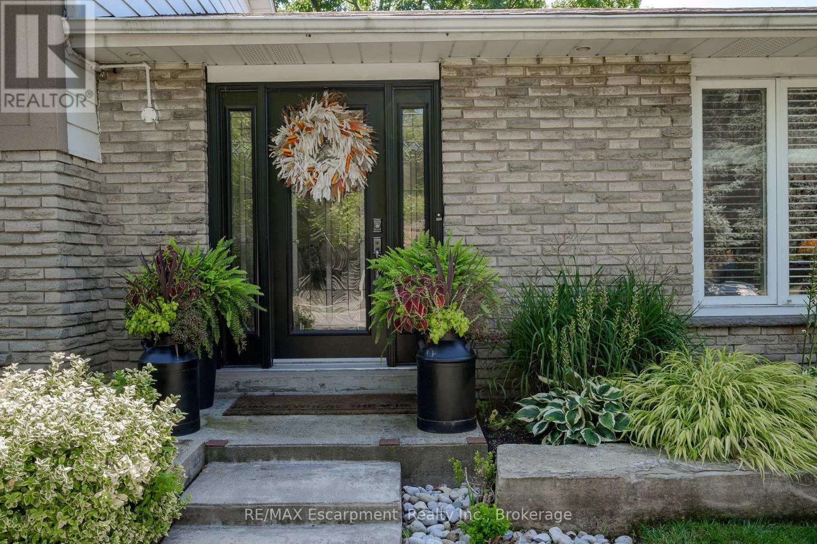 2482 Waterford Street, Oakville, Ontario  L6L 5E6 - Photo 4 - W12354652