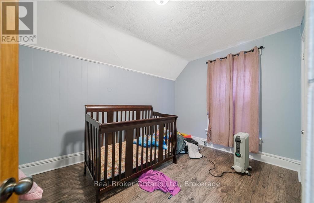 473 Colborne Street, Brantford, Ontario  N3S 3N9 - Photo 10 - X12354654