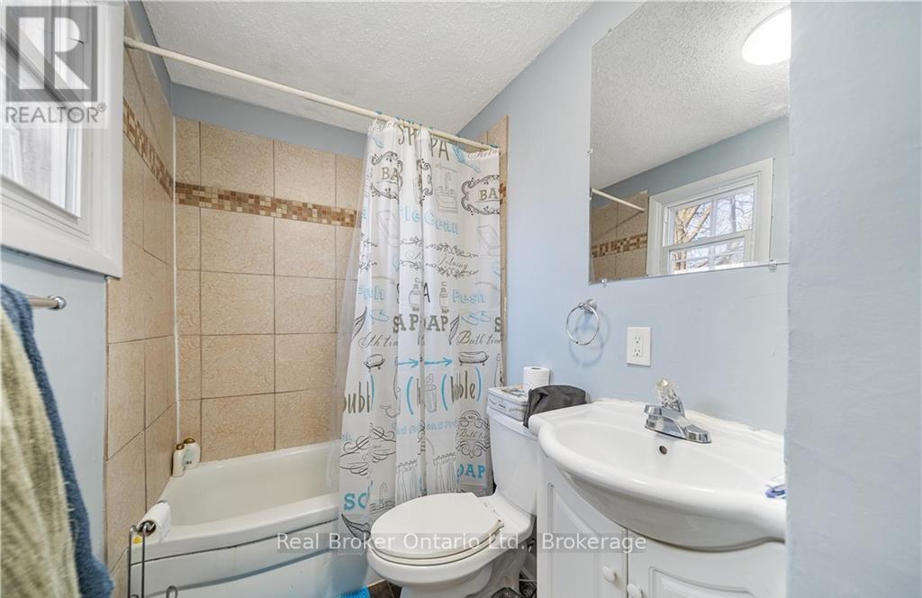 473 Colborne Street, Brantford, Ontario  N3S 3N9 - Photo 12 - X12354654