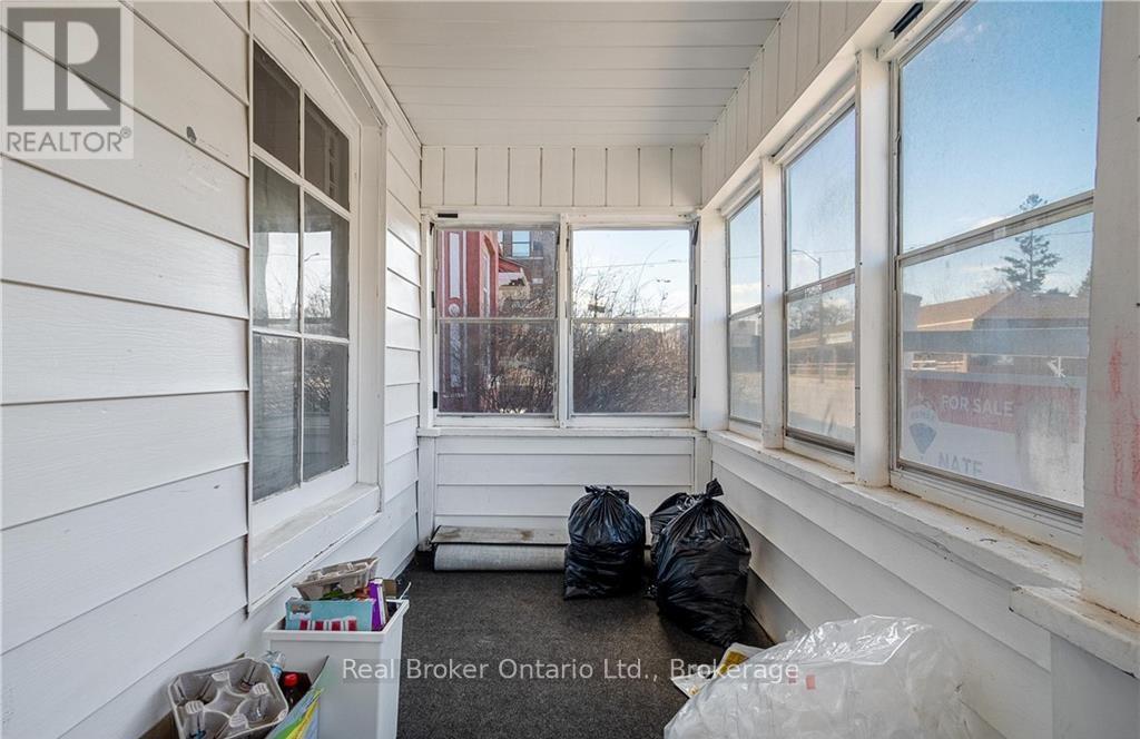 473 Colborne Street, Brantford, Ontario  N3S 3N9 - Photo 3 - X12354654