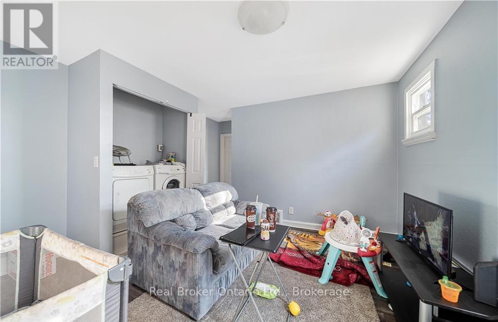 473 Colborne Street, Brantford, Ontario  N3S 3N9 - Photo 5 - X12354654