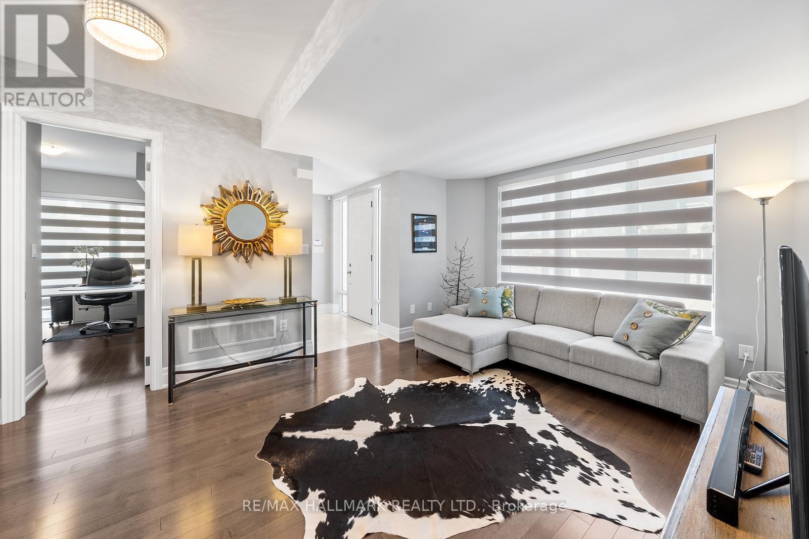15 Carrville Woods Circle, Vaughan, Ontario  L6A 4Z6 - Photo 6 - N12354507