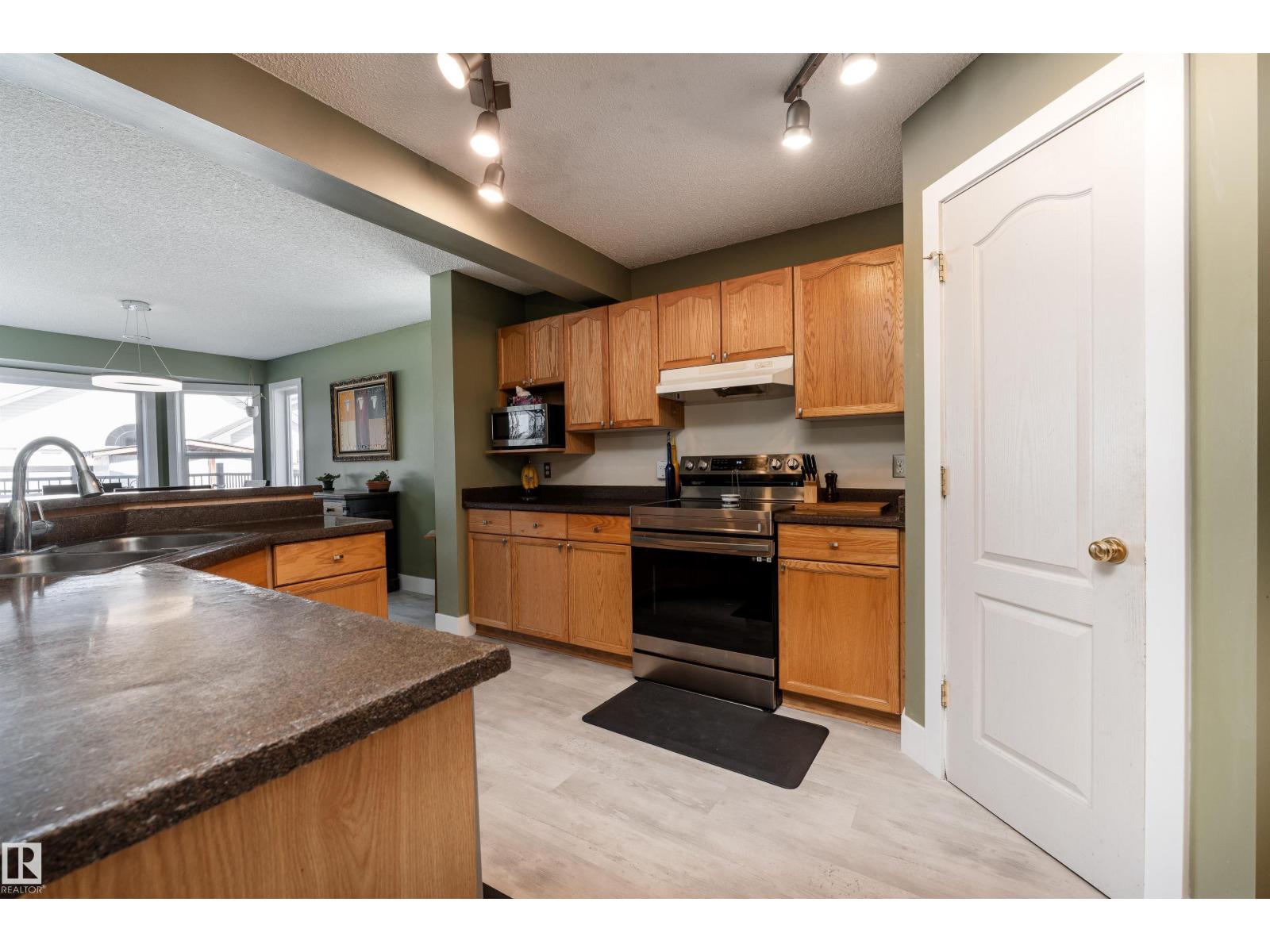 Property at 16108 130 ST NW image 4