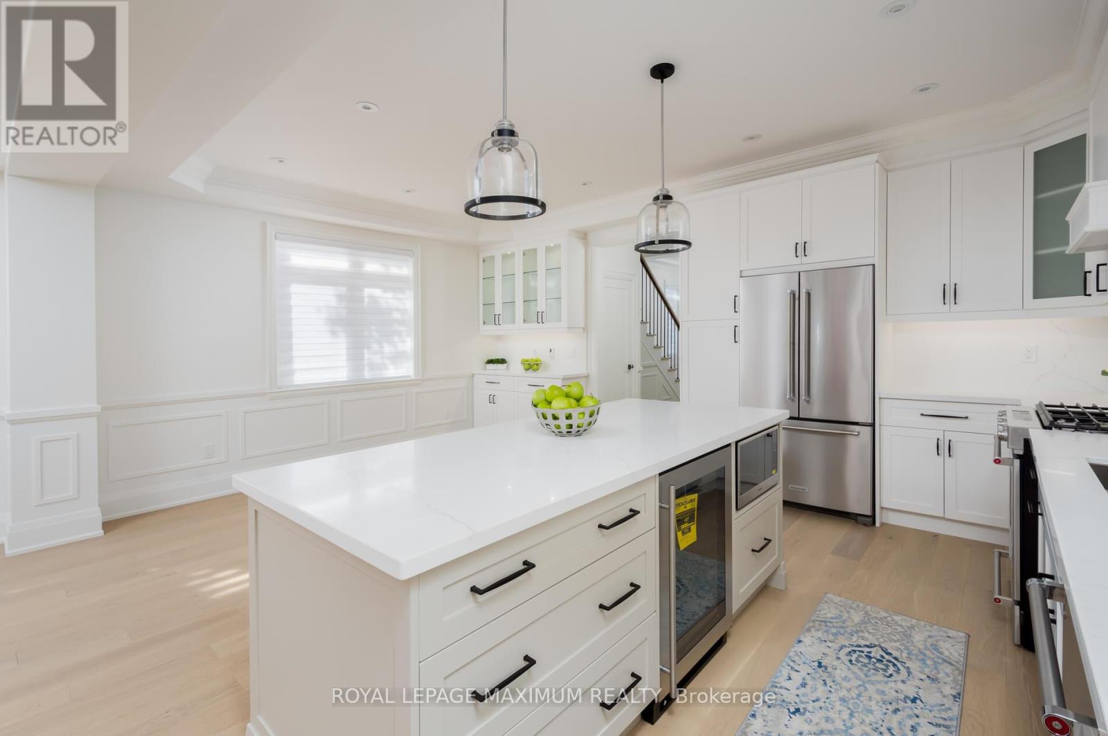 39 B Gort Avenue, Toronto, Ontario  M8W 3Y7 - Photo 7 - W12354531