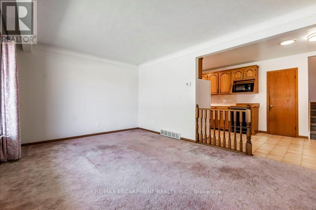 30 Terrace Avenue, Welland, Ontario  L3C 2C4 - Photo 22 - X12354516