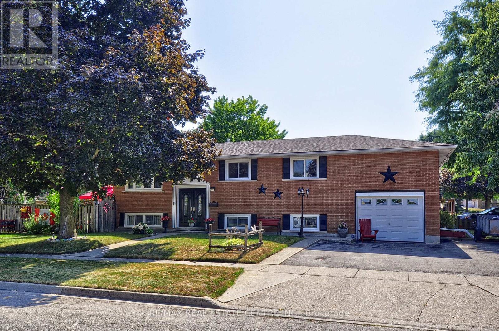 44 Mark Crescent, Cambridge, Ontario  N1S 4A3 - Photo 1 - X12354610