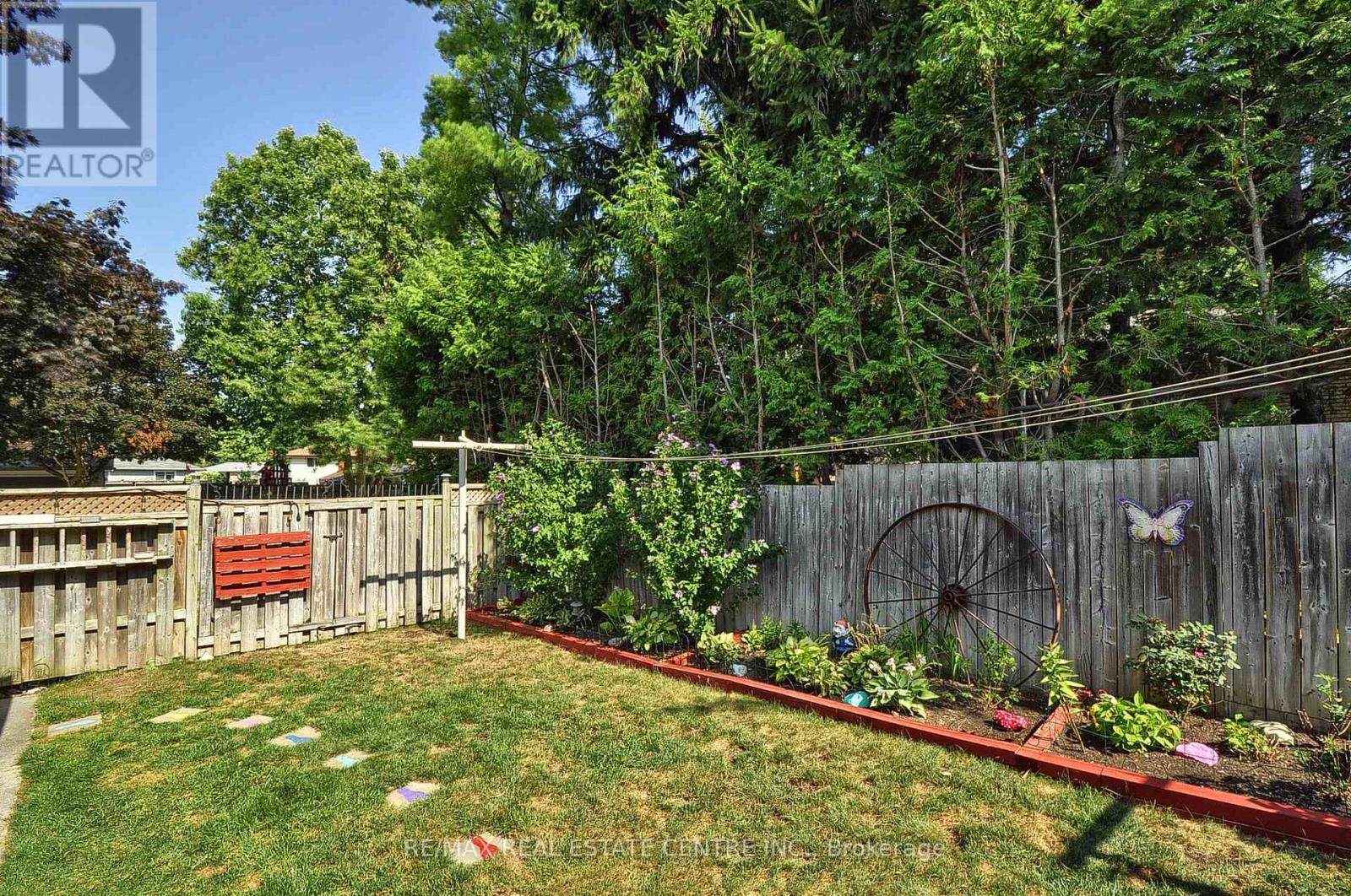 44 Mark Crescent, Cambridge, Ontario  N1S 4A3 - Photo 39 - X12354610