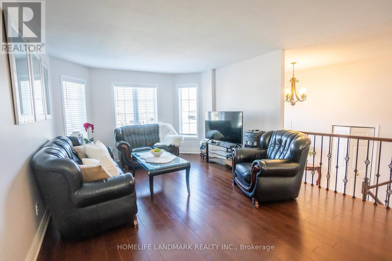 4498 Garden Gate Terrace, Lincoln (Beamsville), Ontario  L0R 1B9 - Photo 8 - X12310492
