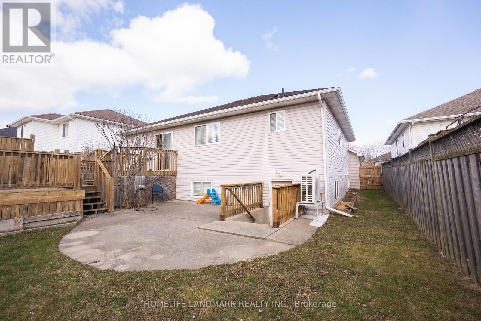 4498 Garden Gate Terrace, Lincoln (Beamsville), Ontario  L0R 1B9 - Photo 24 - X12310492