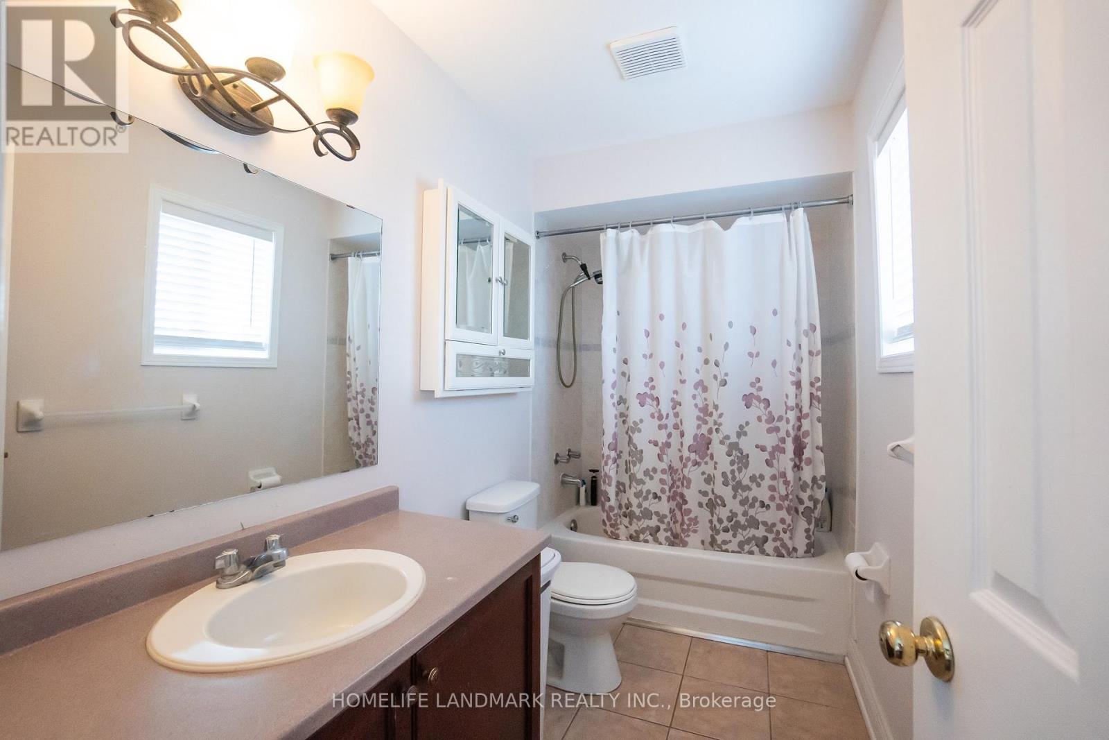 4498 Garden Gate Terrace, Lincoln (Beamsville), Ontario  L0R 1B9 - Photo 25 - X12310492