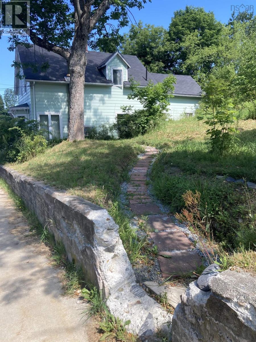 103 School Street, Liverpool, Nova Scotia  B0T 1K0 - Photo 3 - 202519839