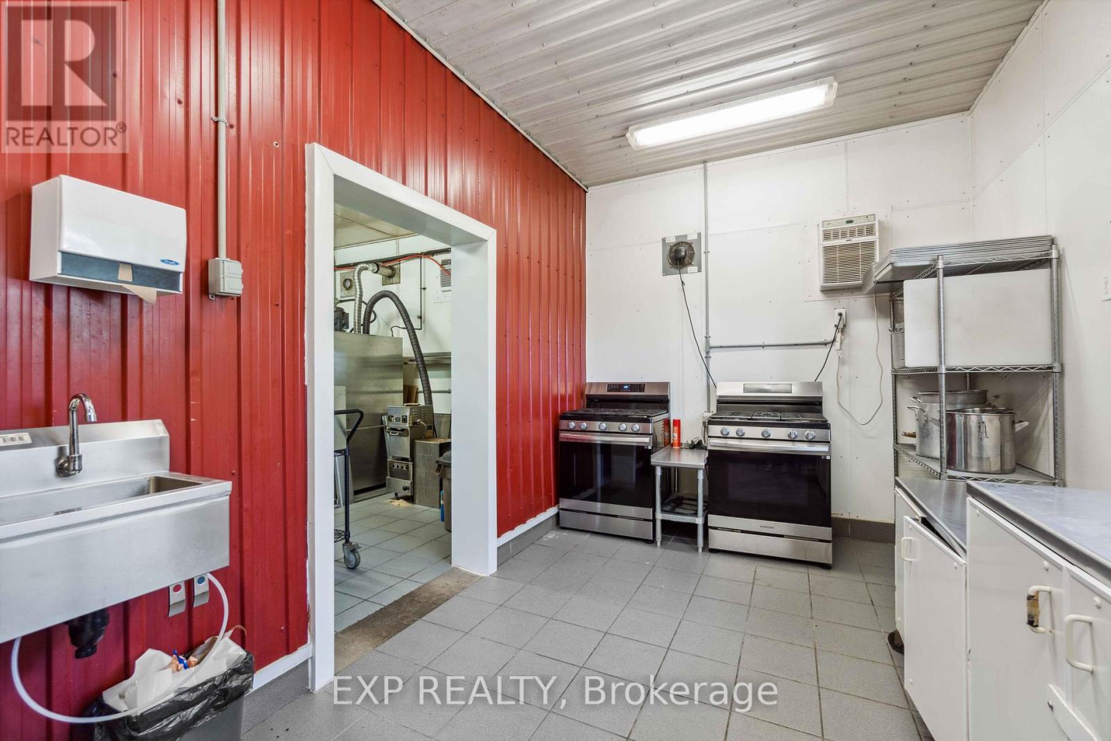 3099 Broadway Street, Brooke-Alvinston, Ontario  N0N 1A0 - Photo 12 - X12354836