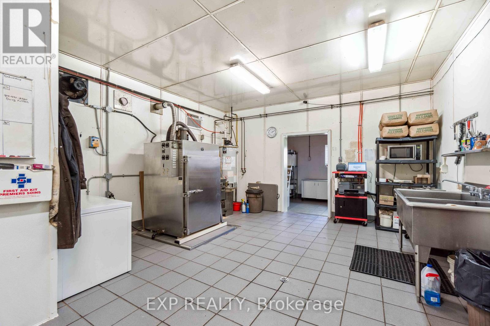 3099 Broadway Street, Brooke-Alvinston, Ontario  N0N 1A0 - Photo 15 - X12354836