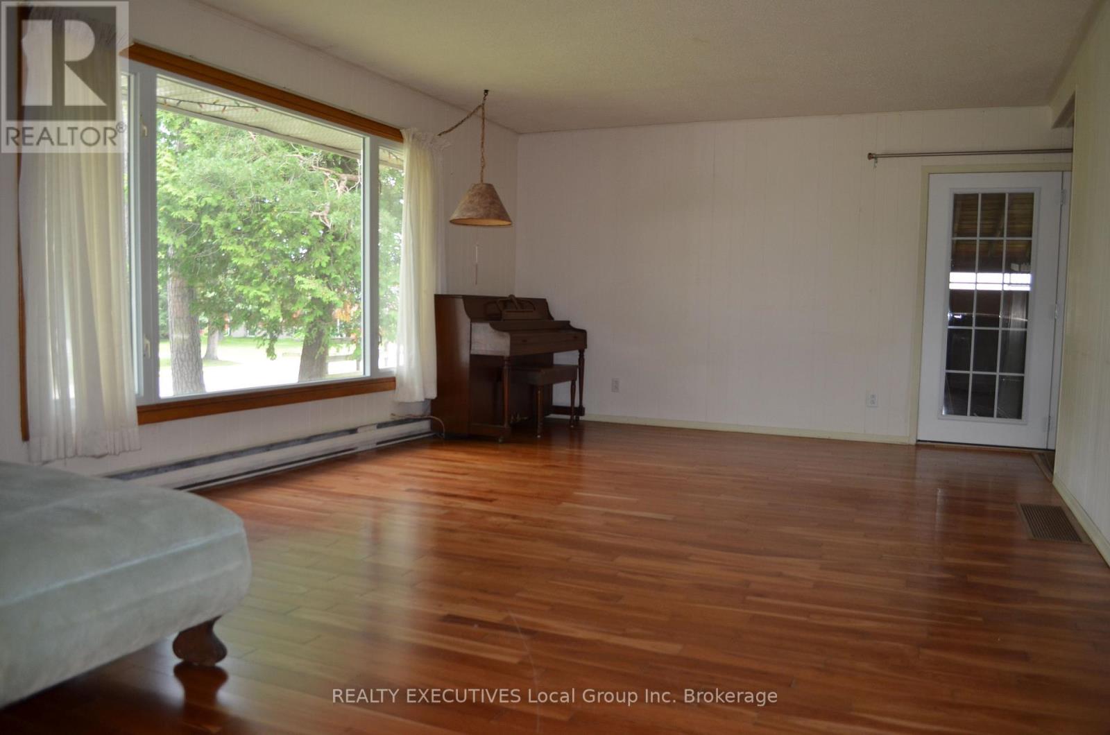347 Clark Street, Powassan, Ontario  P0H 1Z0 - Photo 11 - X12269878