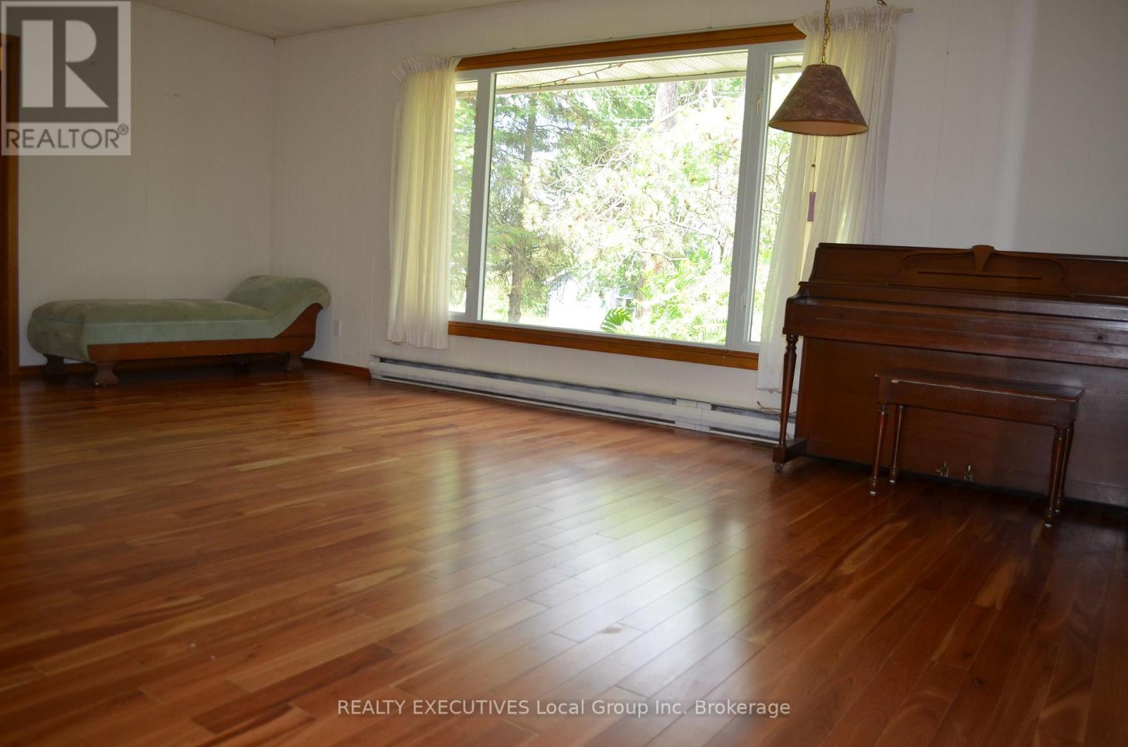 347 Clark Street, Powassan, Ontario  P0H 1Z0 - Photo 10 - X12269878