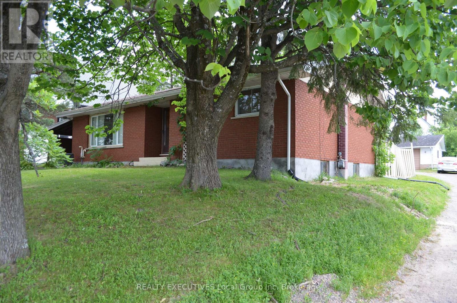 347 Clark Street, Powassan, Ontario  P0H 1Z0 - Photo 8 - X12269878