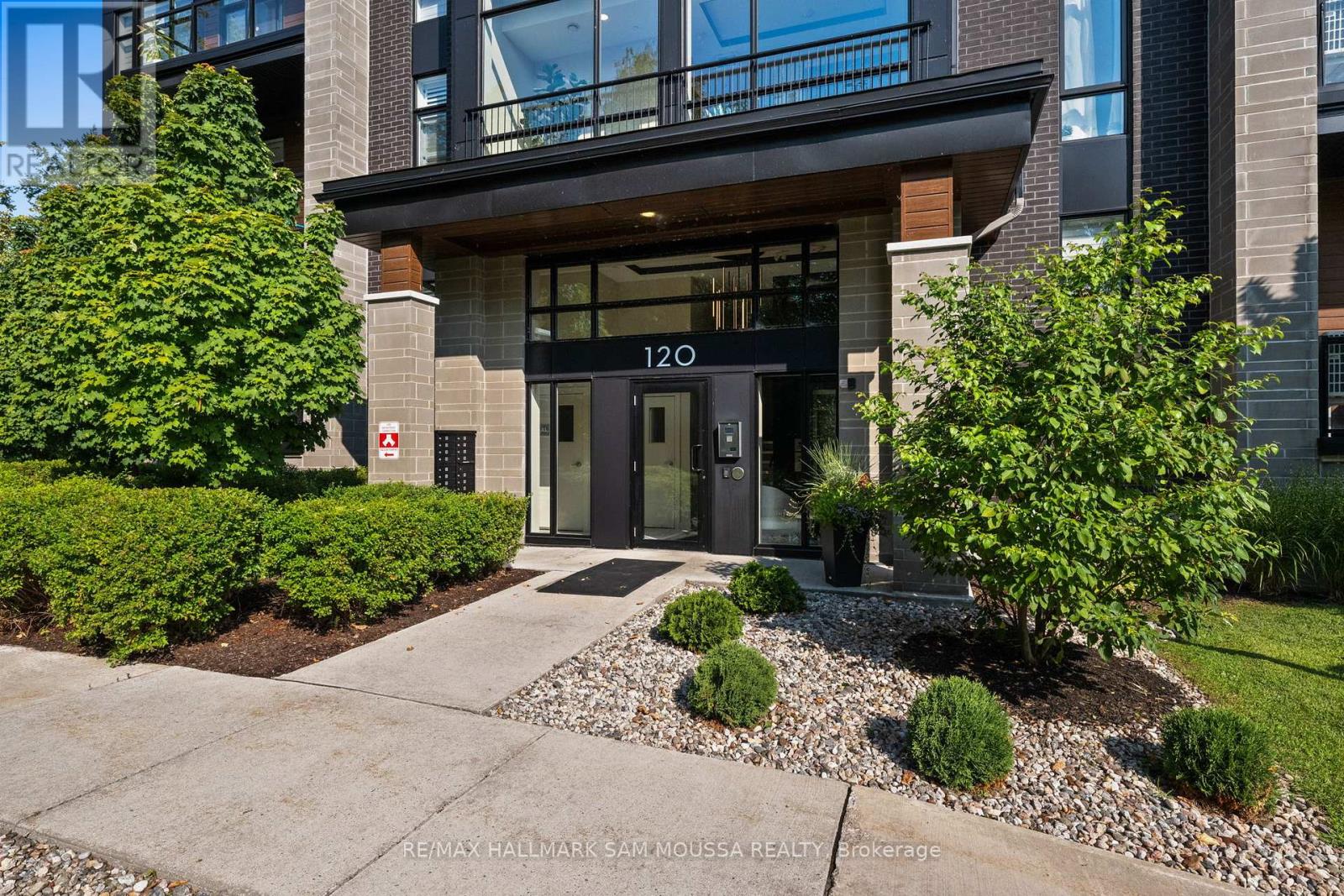 101 - 120 Cortile Private, Ottawa, Ontario  K1V 2S8 - Photo 4 - X12354780
