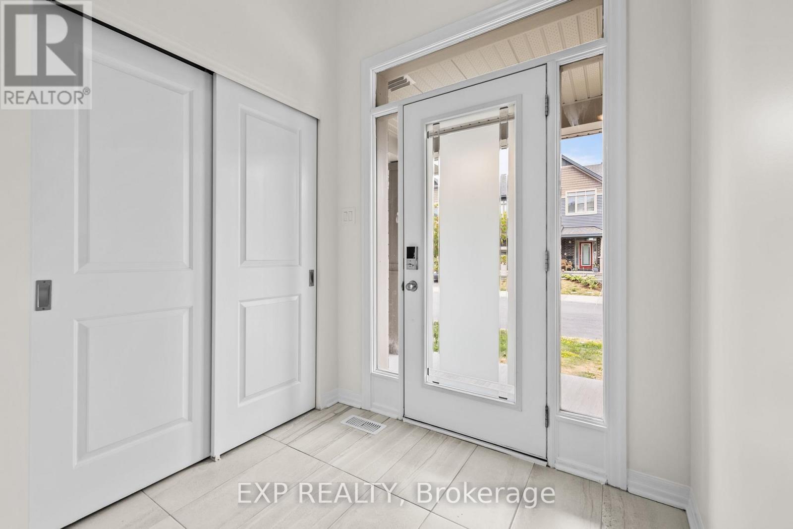 157 Overberg Way, Ottawa, Ontario  K2S 0V8 - Photo 2 - X12354792