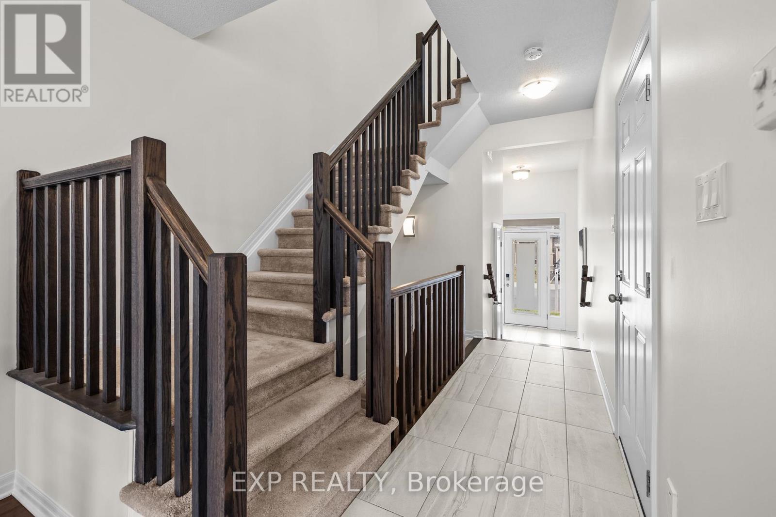 157 Overberg Way, Ottawa, Ontario  K2S 0V8 - Photo 3 - X12354792