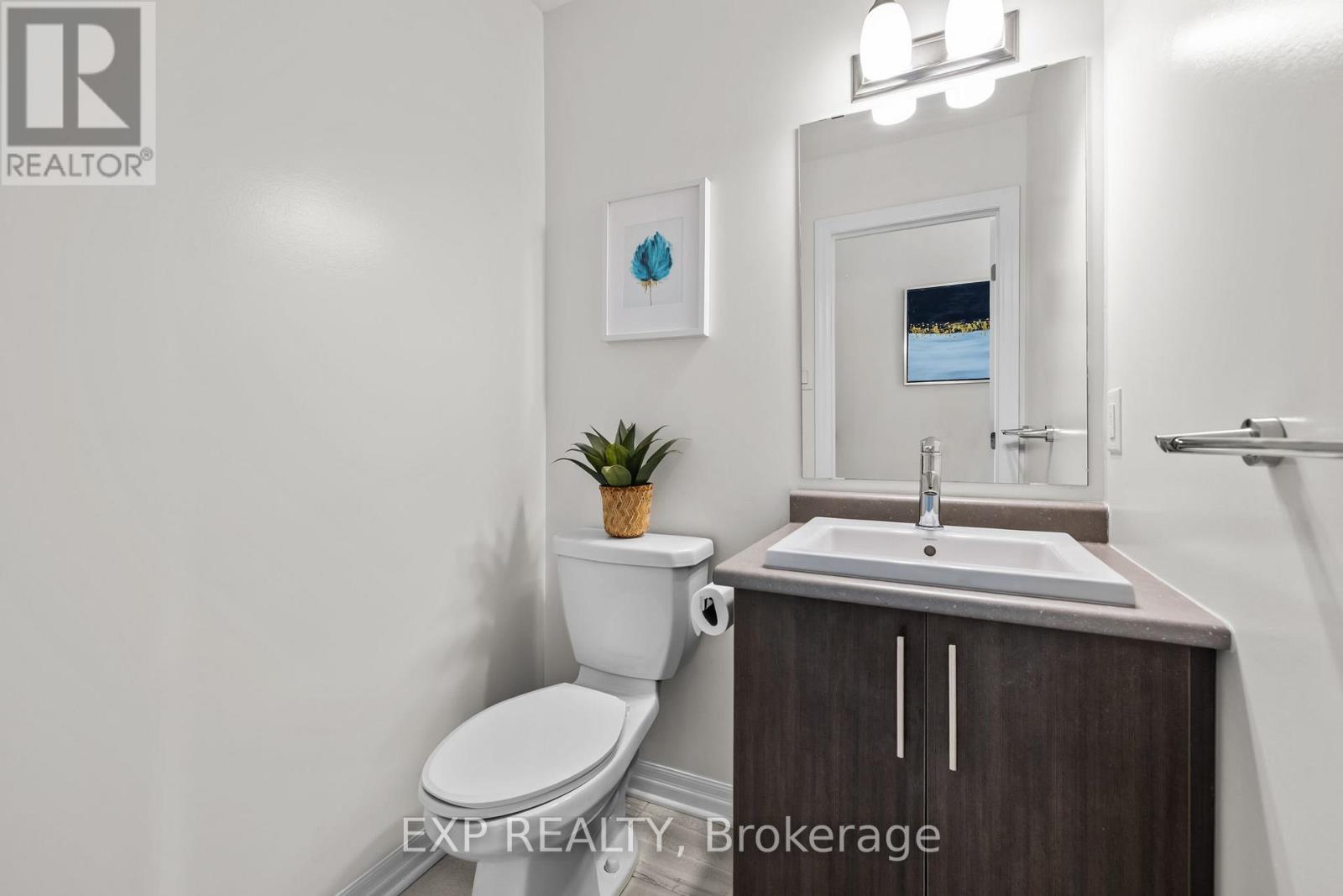157 Overberg Way, Ottawa, Ontario  K2S 0V8 - Photo 4 - X12354792