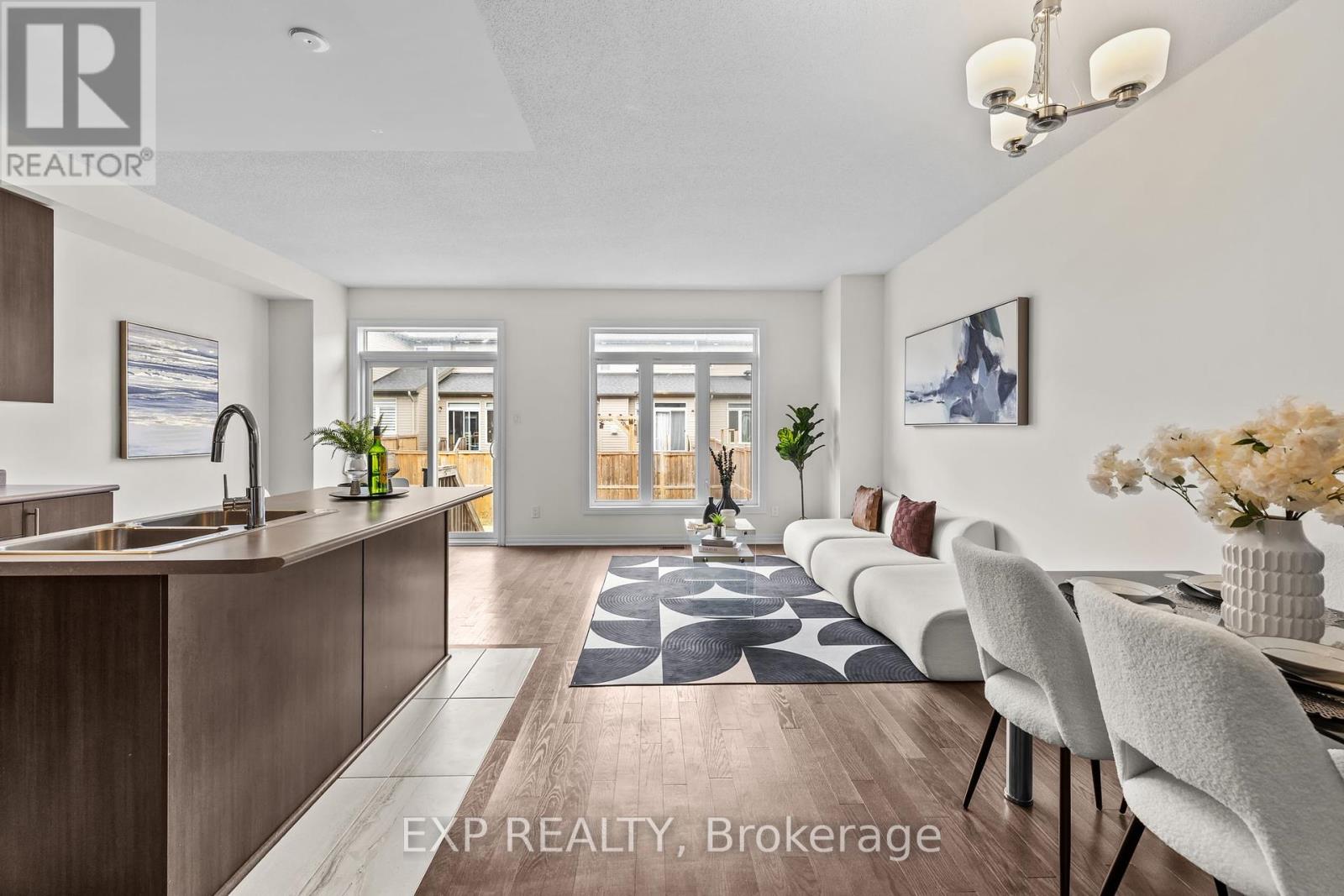 157 Overberg Way, Ottawa, Ontario  K2S 0V8 - Photo 5 - X12354792
