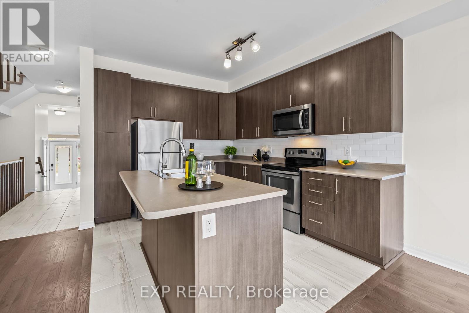 157 Overberg Way, Ottawa, Ontario  K2S 0V8 - Photo 6 - X12354792