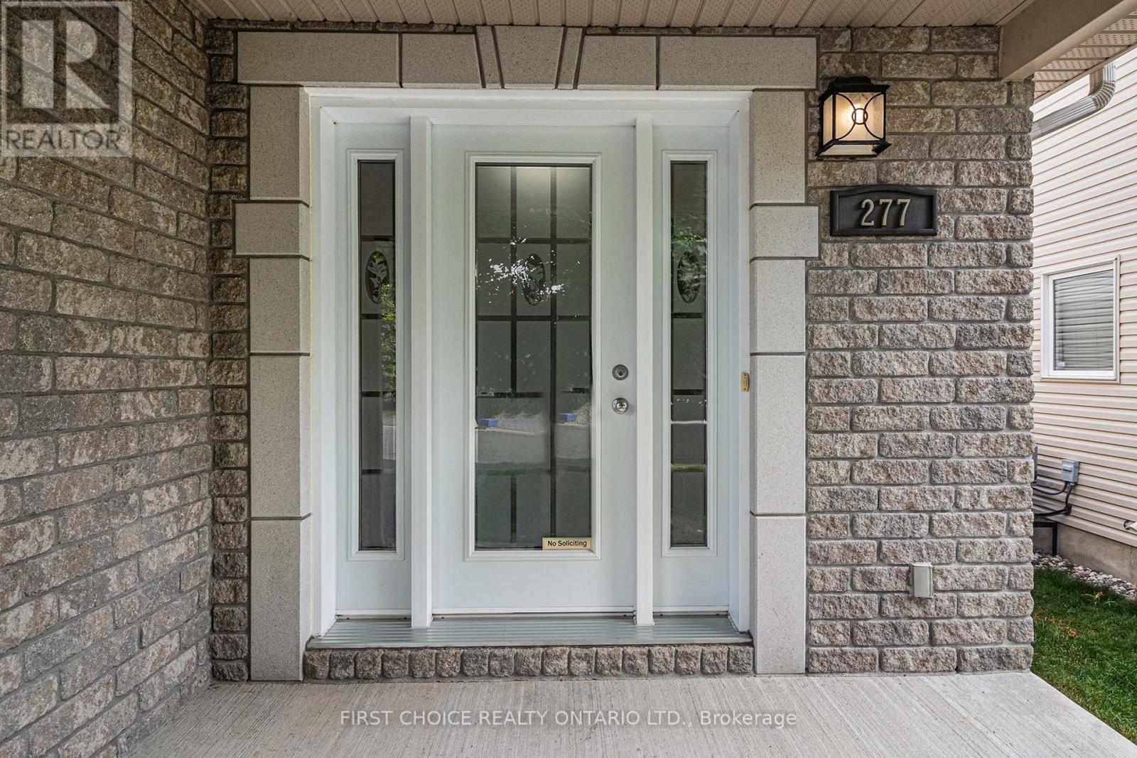 277 Mica Crescent, Clarence-Rockland, Ontario  K4K 0E9 - Photo 2 - X12354807