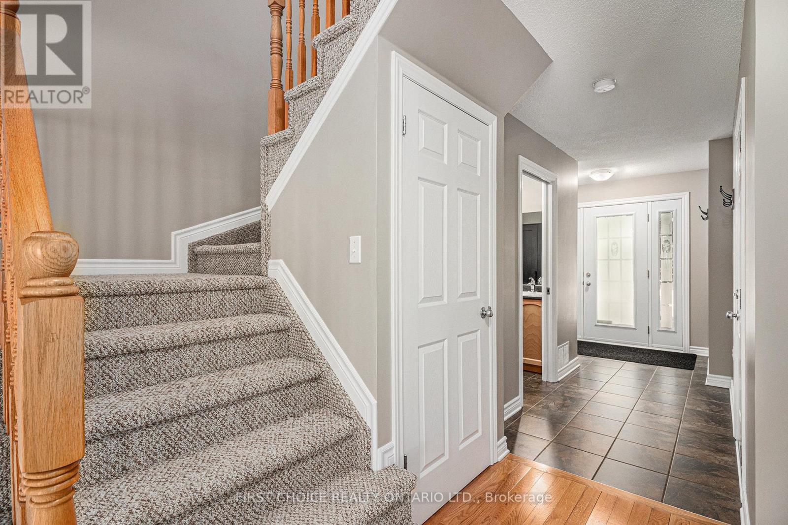 277 Mica Crescent, Clarence-Rockland, Ontario  K4K 0E9 - Photo 4 - X12354807
