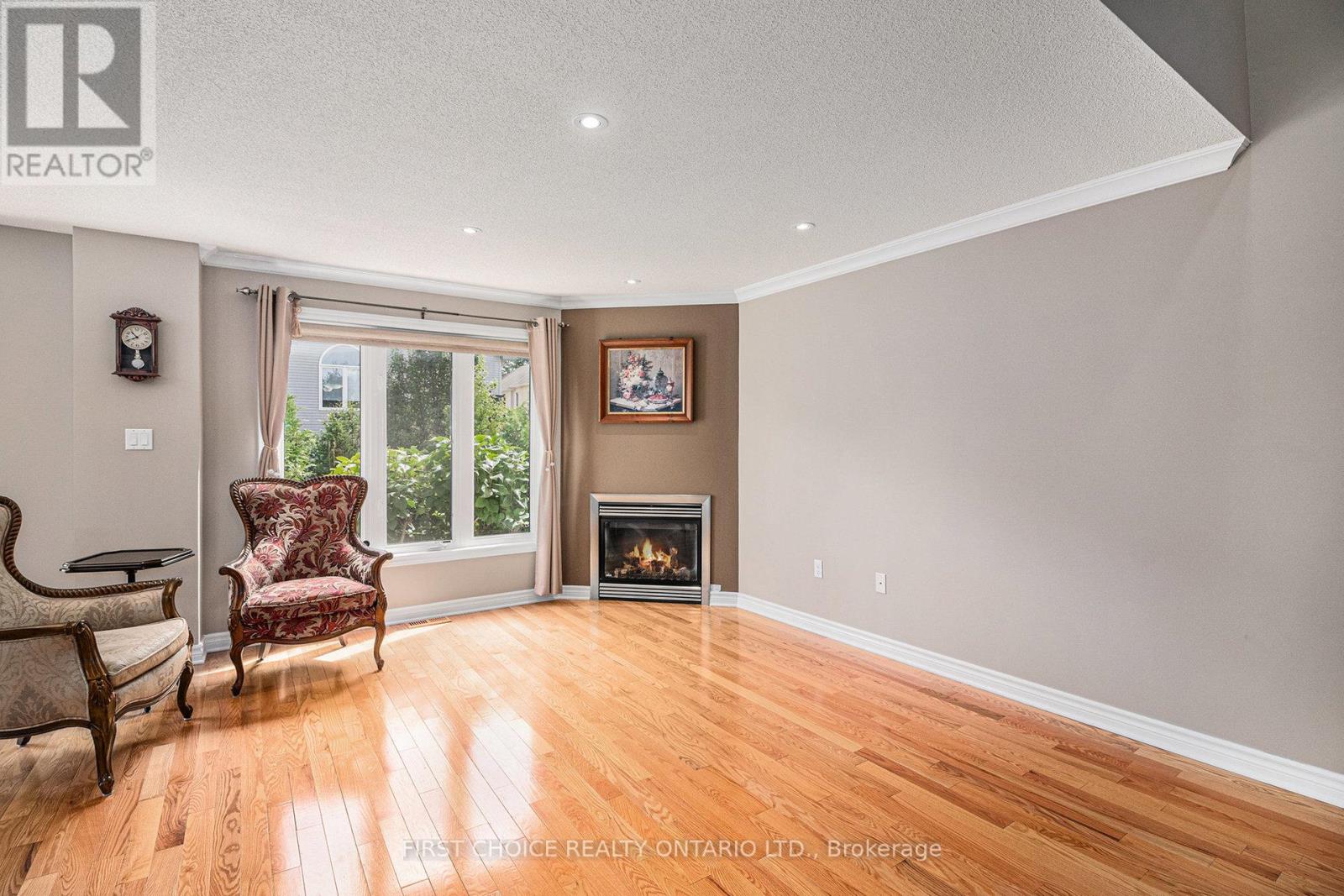 277 Mica Crescent, Clarence-Rockland, Ontario  K4K 0E9 - Photo 5 - X12354807