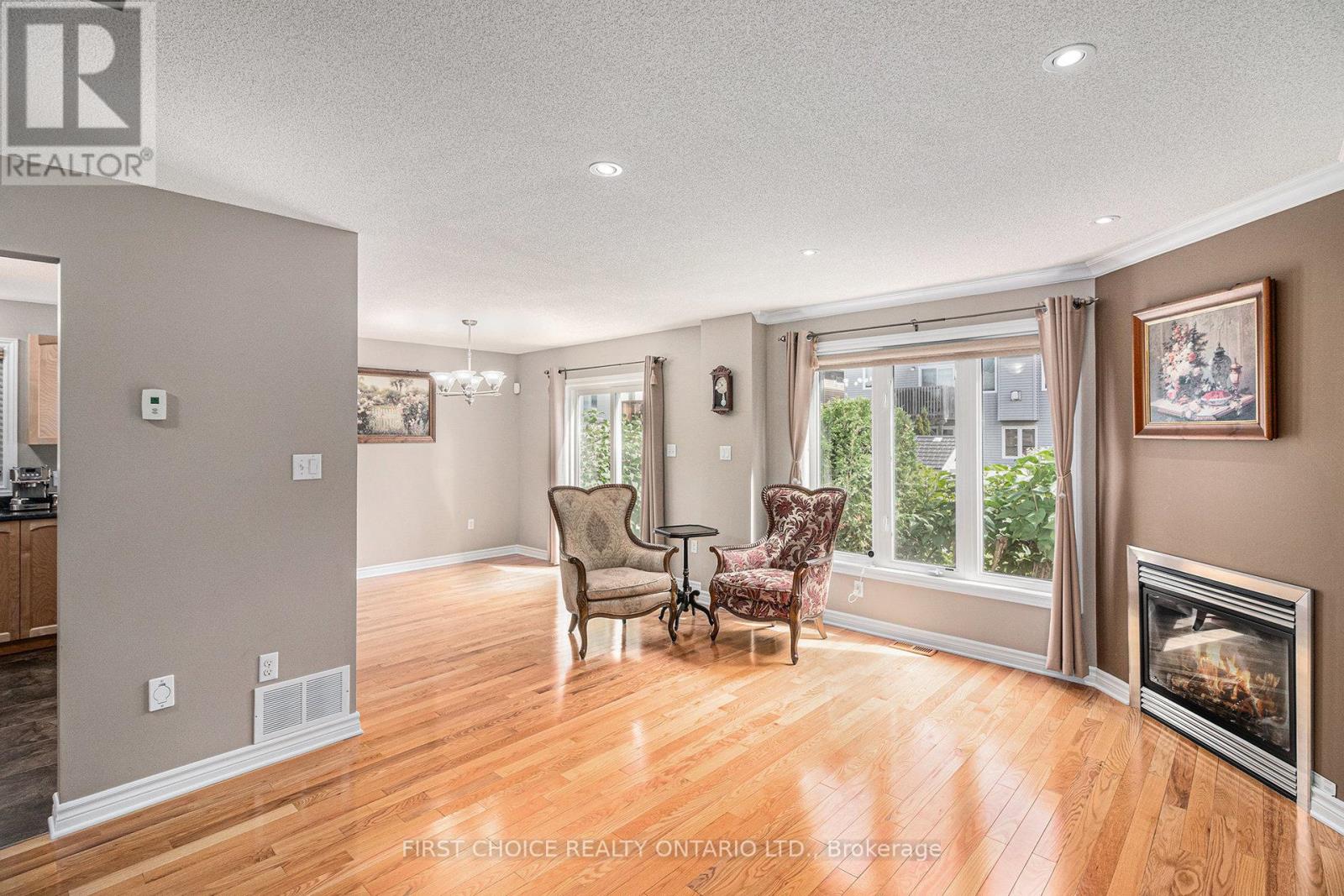 277 Mica Crescent, Clarence-Rockland, Ontario  K4K 0E9 - Photo 7 - X12354807