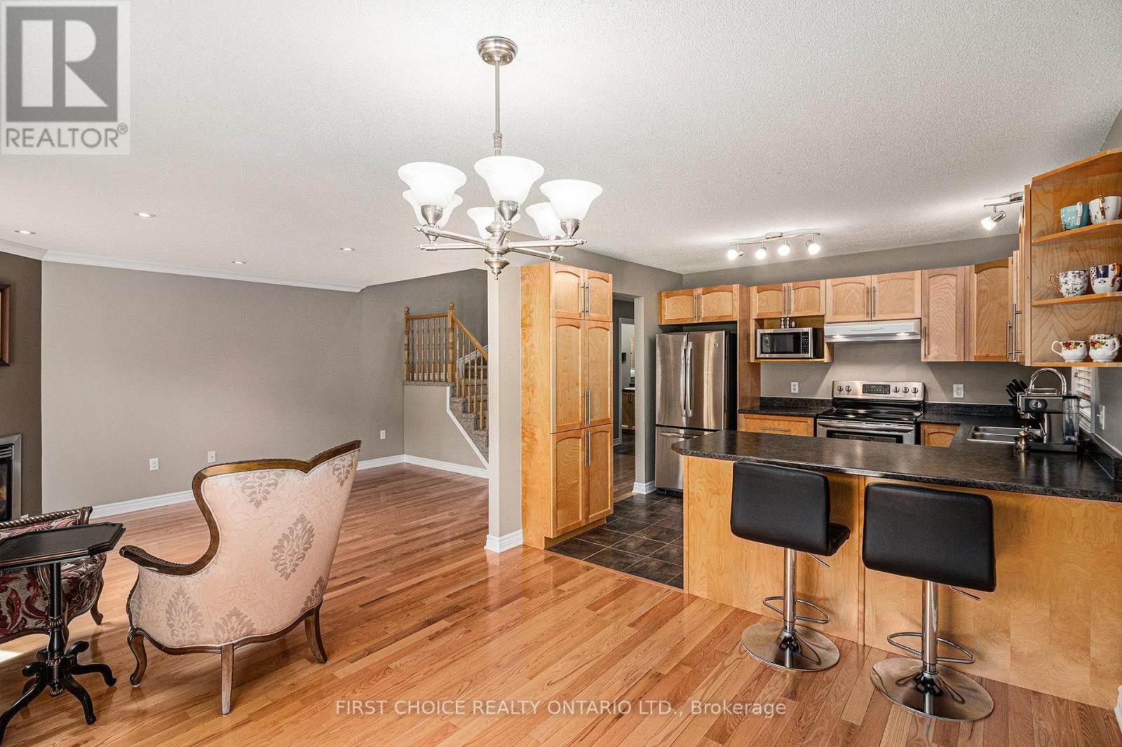 277 Mica Crescent, Clarence-Rockland, Ontario  K4K 0E9 - Photo 8 - X12354807