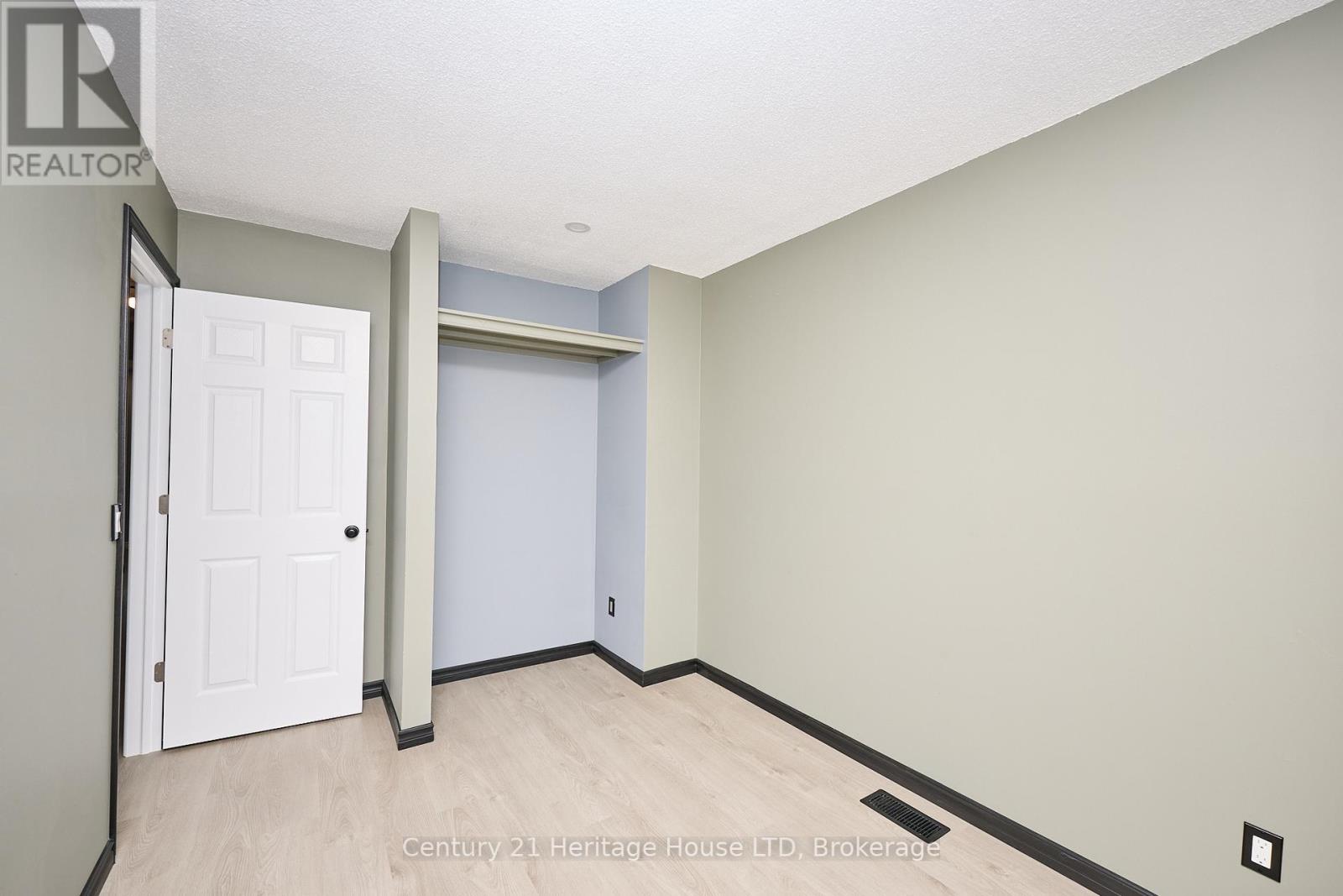 36 Dodds Court Court, Fort Erie, Ontario  L2A 5Z2 - Photo 19 - X12354742
