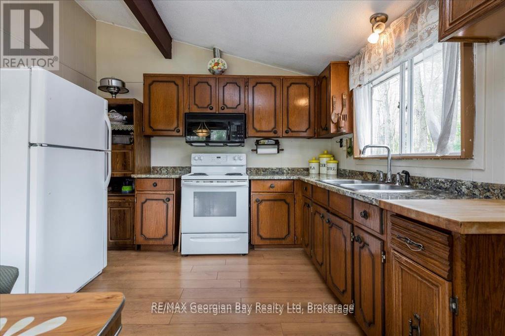 25 Tall Pines Drive W, Tiny, Ontario  L9M 0H4 - Photo 10 - S12354704