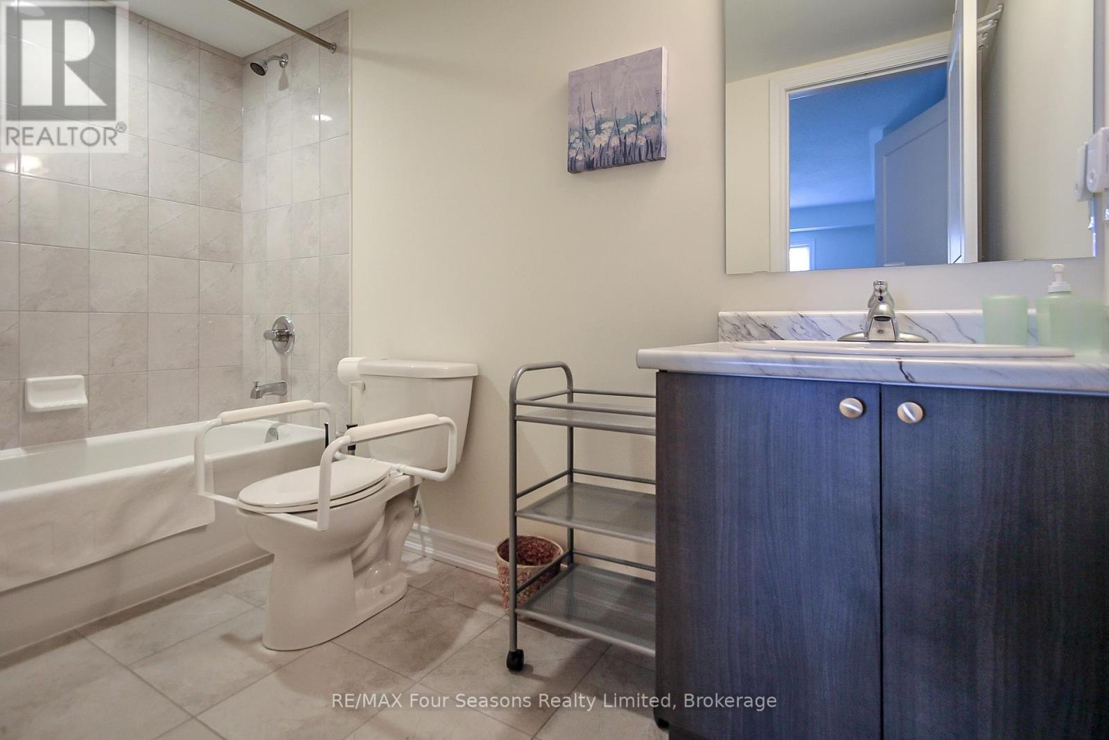 207 - 5 Anchorage Crescent, Collingwood, Ontario L9Y 0Y6 - Photo 17 - S12354814