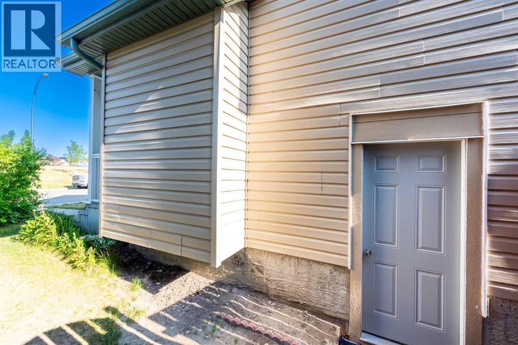 Property at 103 Saddlemead Green NE image 5