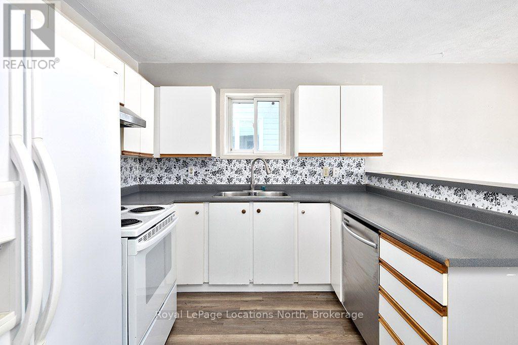 14 Birchwood Court, Meaford, Ontario  N4L 1T8 - Photo 7 - X12354735