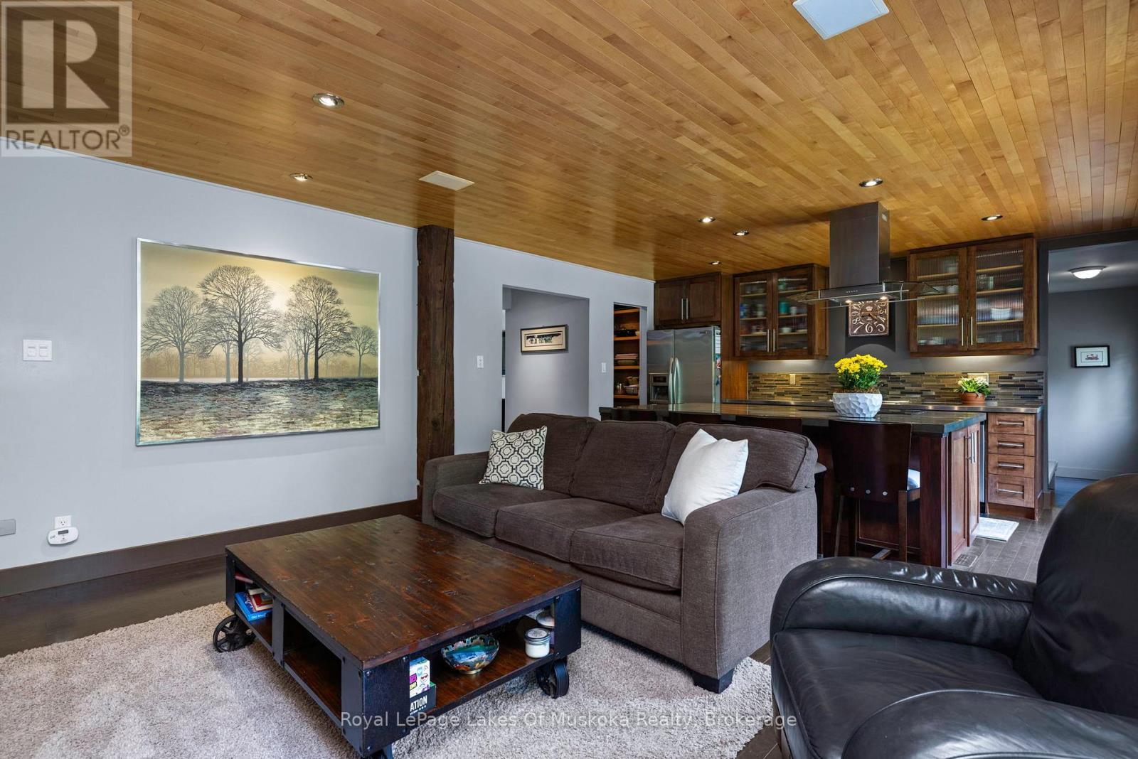 31 Curling Road, Bracebridge, Ontario  P1L 1M6 - Photo 15 - X12354779