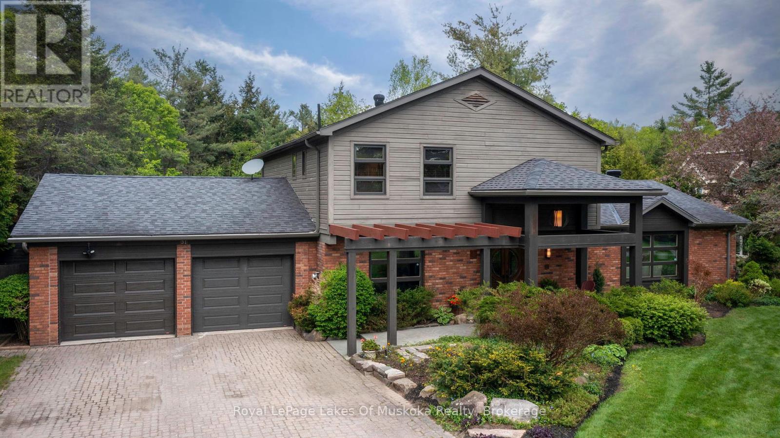 31 Curling Road, Bracebridge, Ontario  P1L 1M6 - Photo 2 - X12354779