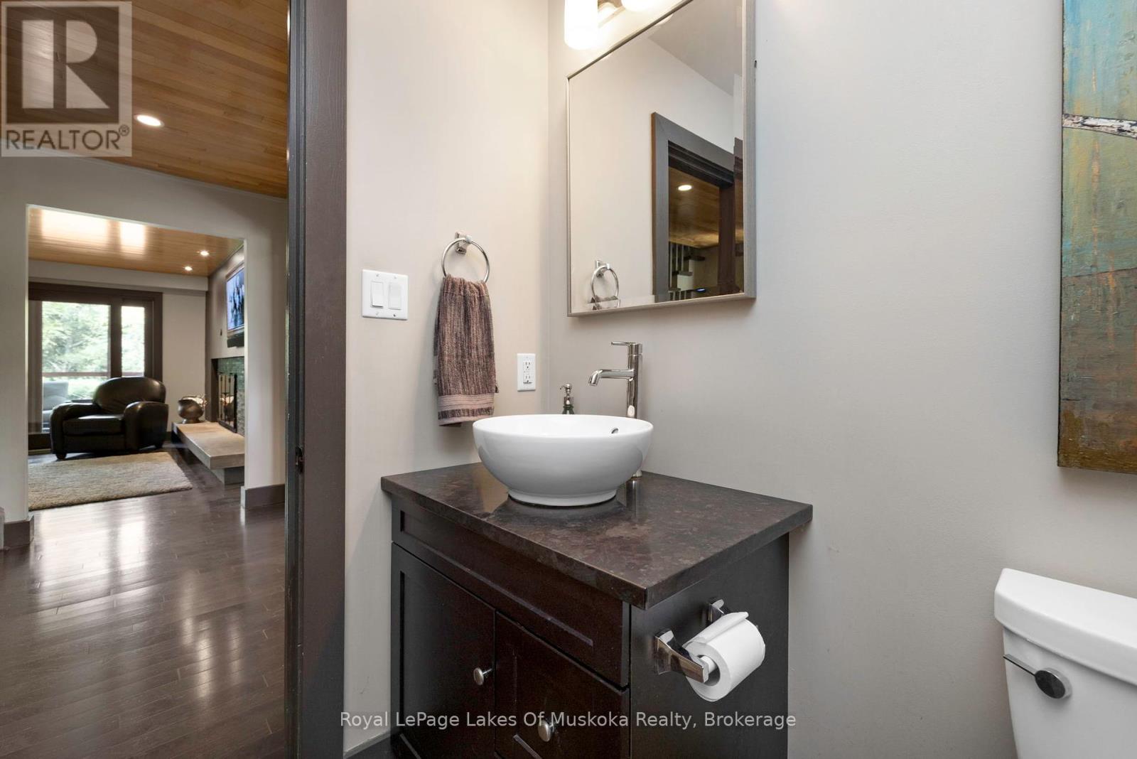 31 Curling Road, Bracebridge, Ontario  P1L 1M6 - Photo 22 - X12354779