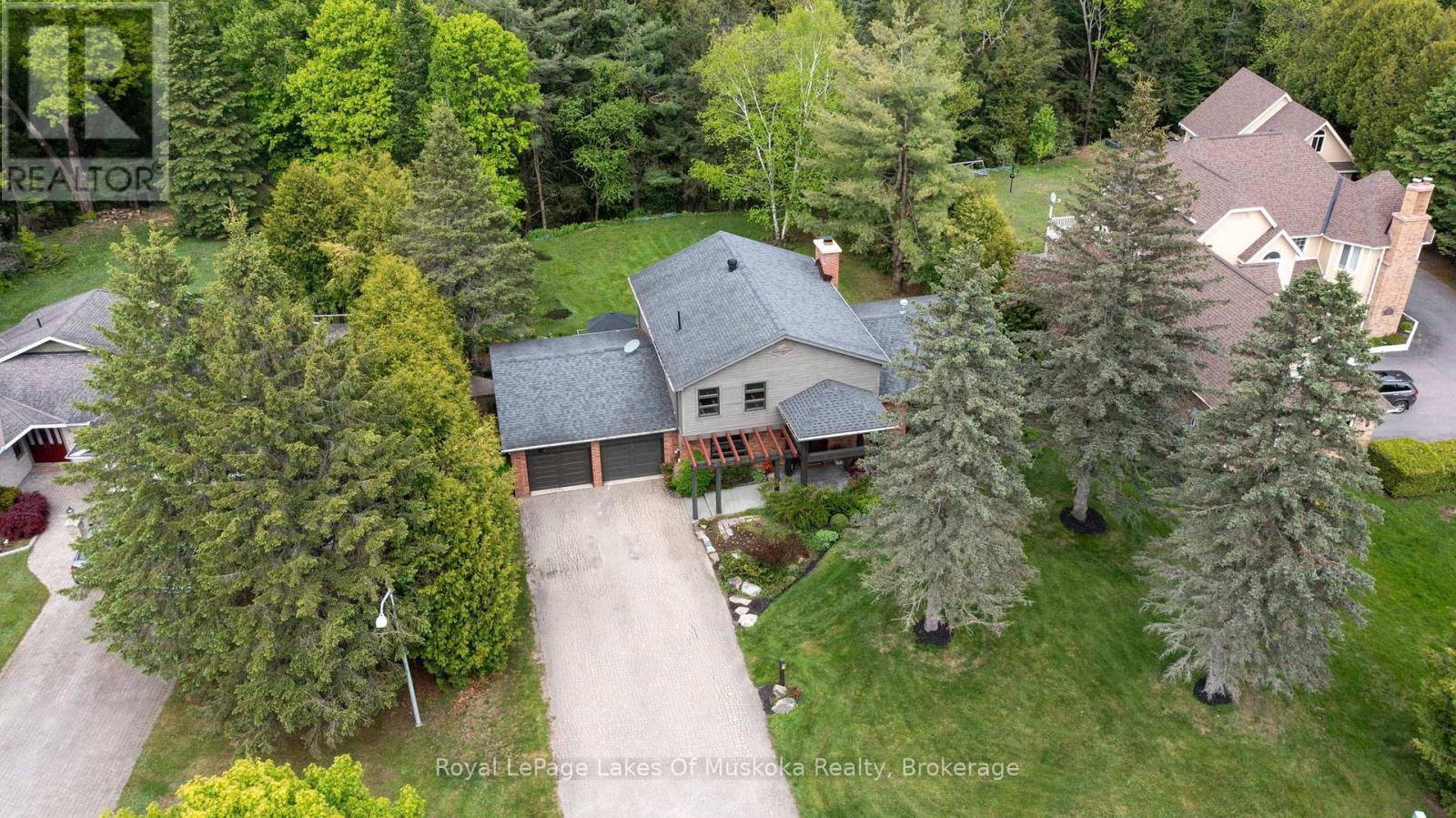 31 Curling Road, Bracebridge, Ontario  P1L 1M6 - Photo 3 - X12354779