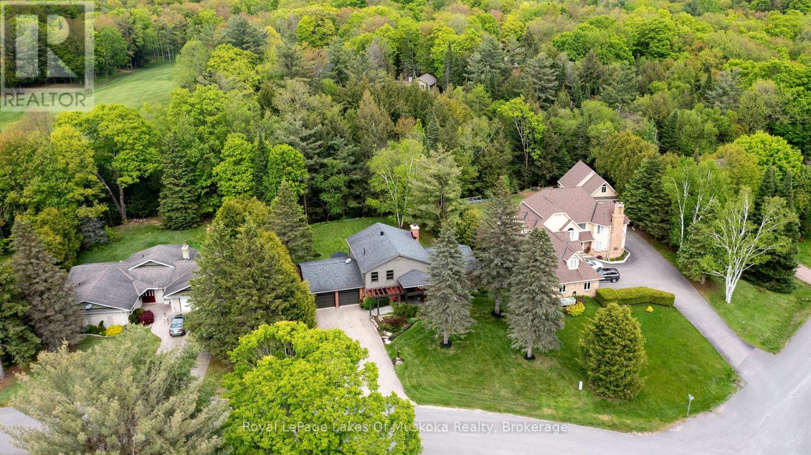31 Curling Road, Bracebridge, Ontario  P1L 1M6 - Photo 4 - X12354779