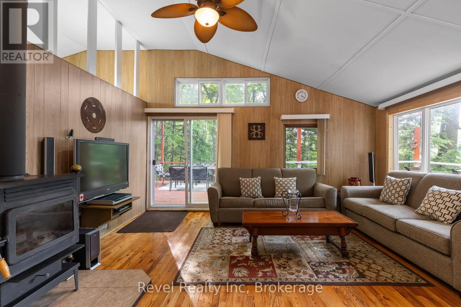 1096 Cowan Park Road, Muskoka Lakes, Ontario  P0B 1M0 - Photo 2 - X12354789