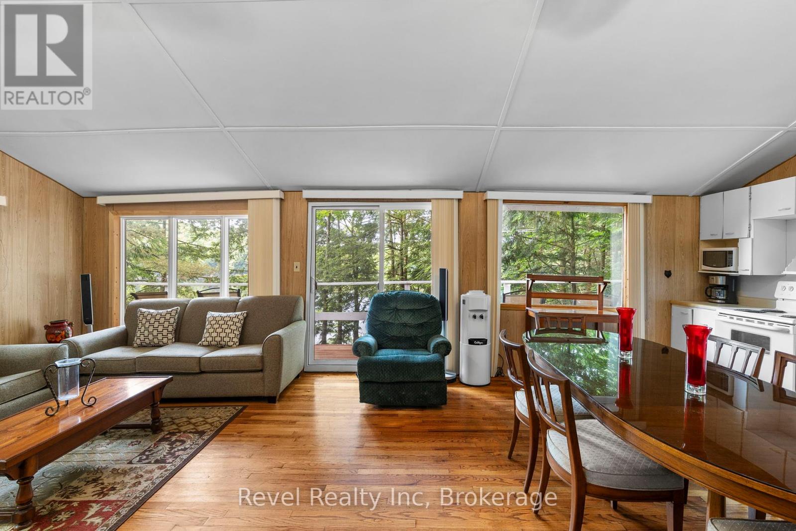 1096 Cowan Park Road, Muskoka Lakes, Ontario  P0B 1M0 - Photo 3 - X12354789