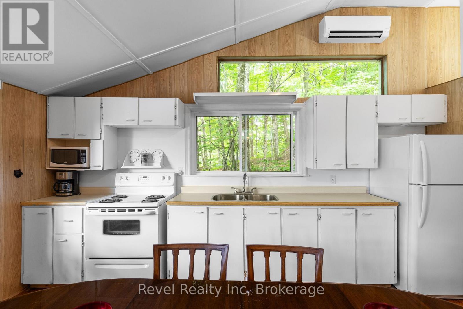 1096 Cowan Park Road, Muskoka Lakes, Ontario  P0B 1M0 - Photo 4 - X12354789
