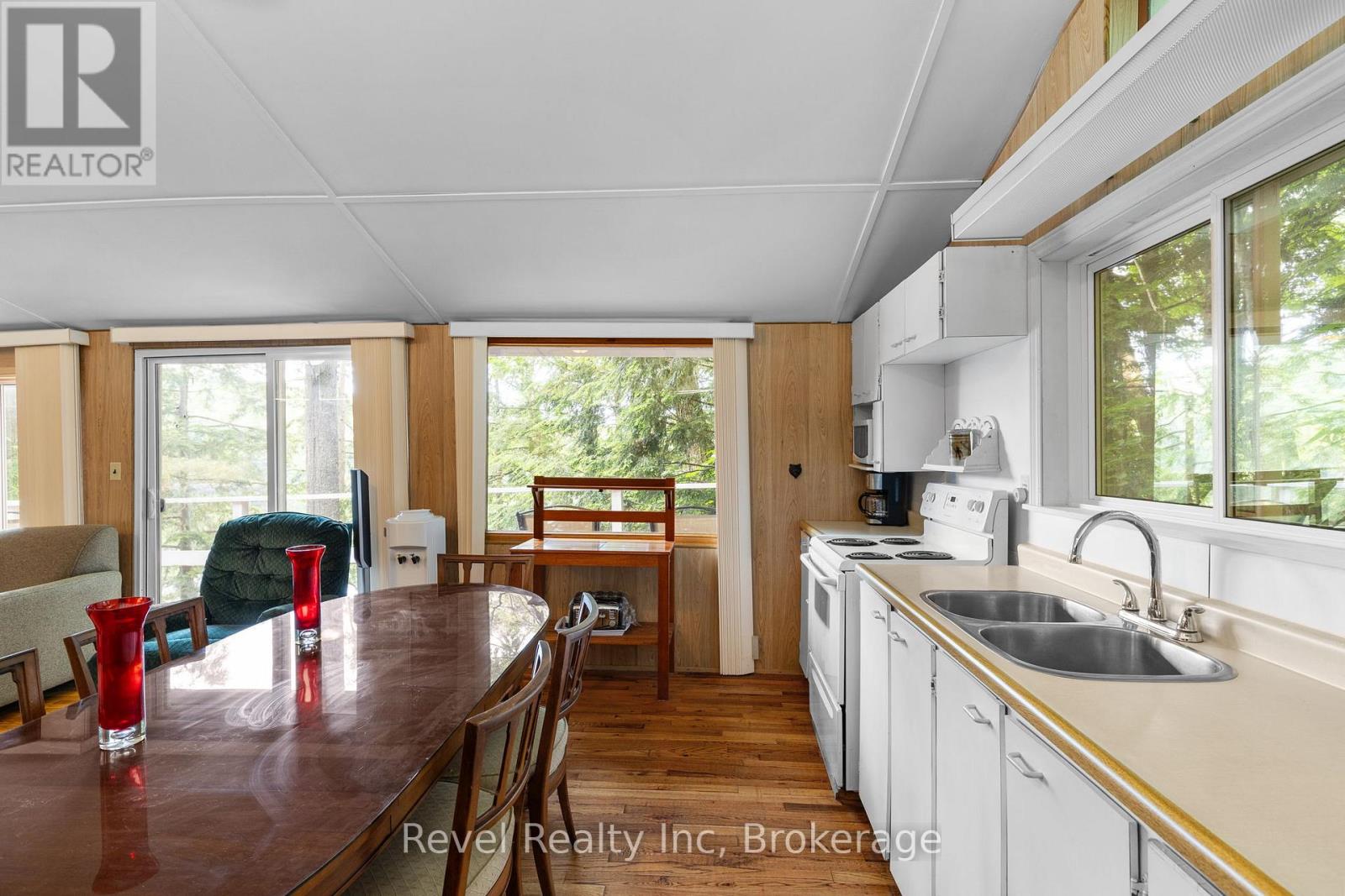 1096 Cowan Park Road, Muskoka Lakes, Ontario  P0B 1M0 - Photo 7 - X12354789