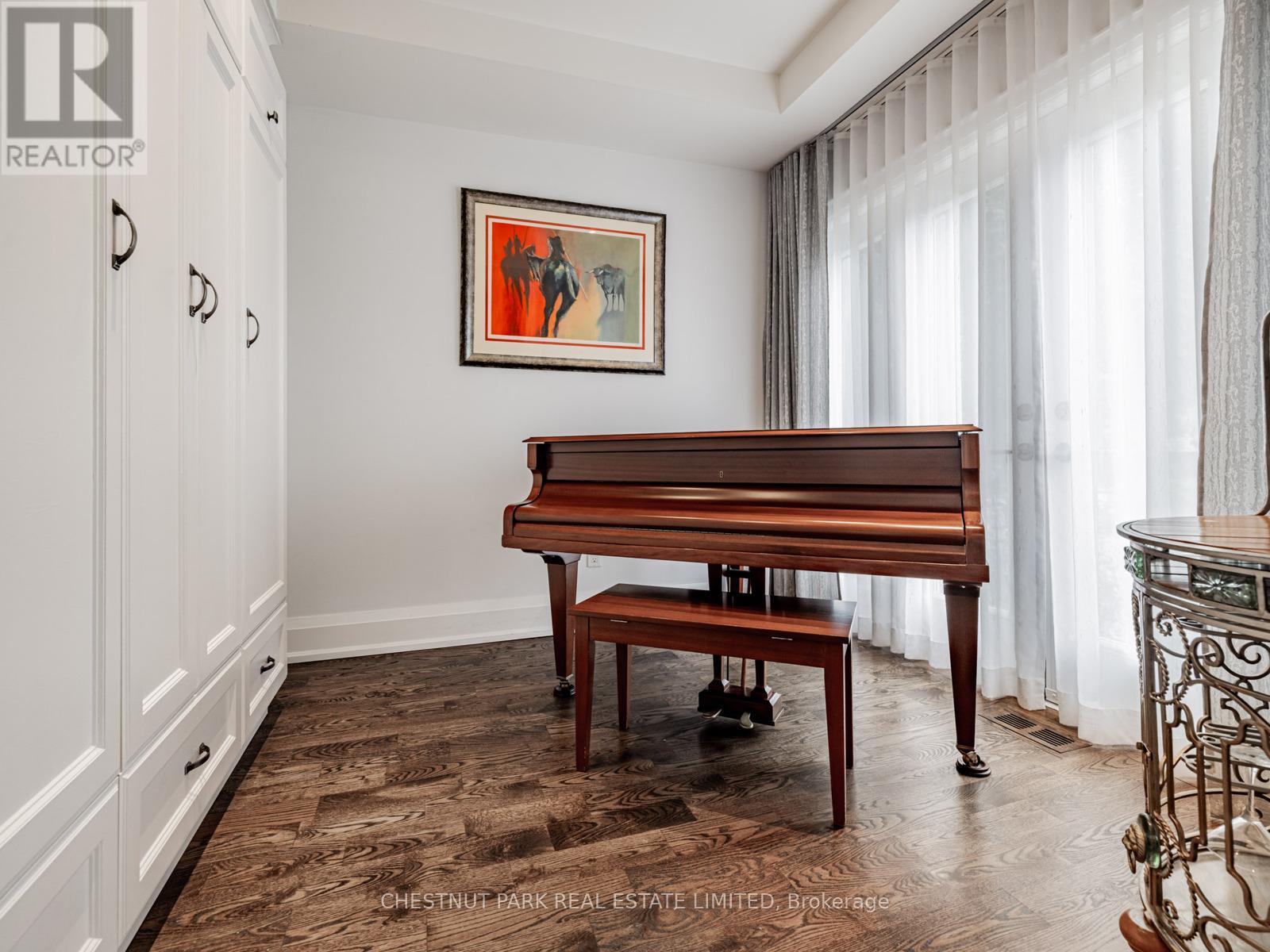 Property at 440 GLENGARRY AVENUE image 4
